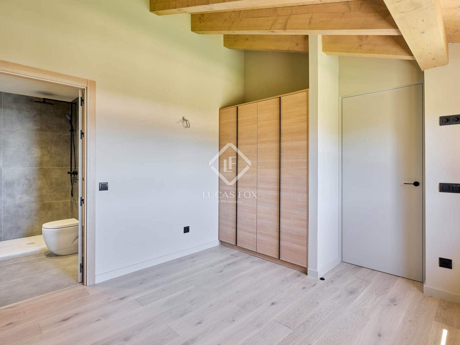 4 soveværelse Villa til salg i Isovol med garage - € 815.000 (Ref: 9172461)