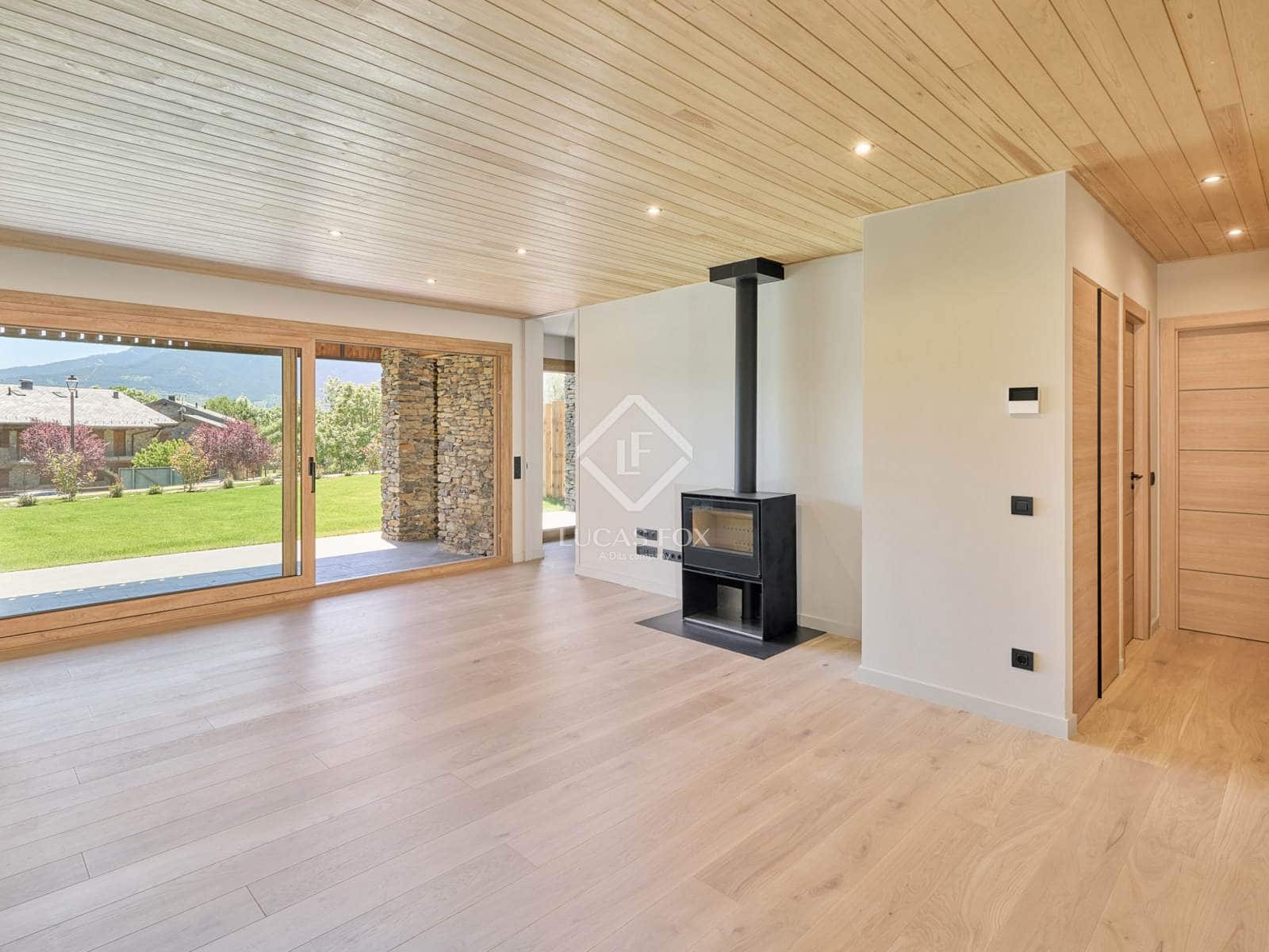 4 soveværelse Villa til salg i Isovol med garage - € 815.000 (Ref: 9172461)