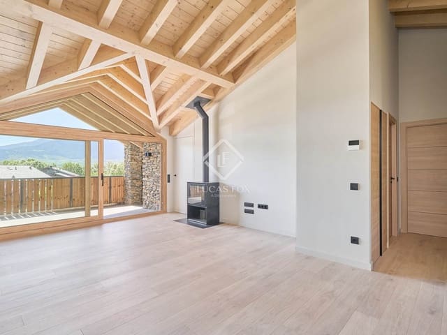 4 soveværelse Villa til salg i Isòvol med garage - € 815.000 (Ref: 9172461)