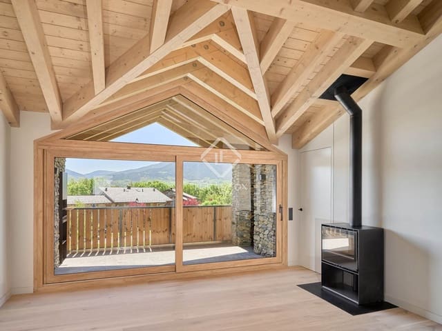 4 soveværelse Villa til salg i Isòvol med garage - € 815.000 (Ref: 9172461)