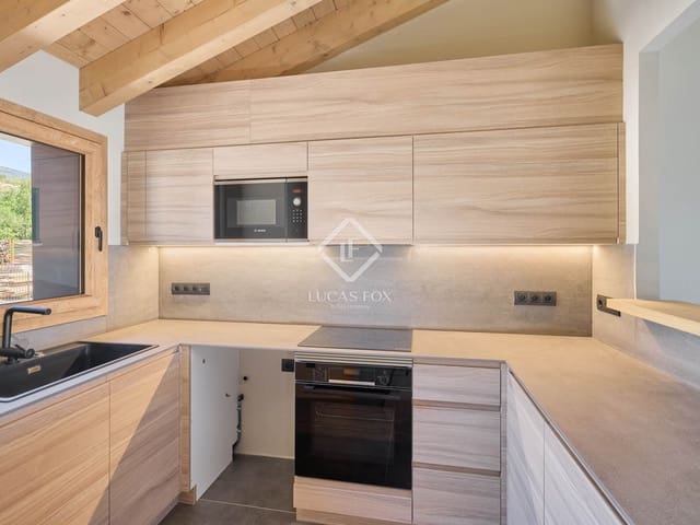 4 soveværelse Villa til salg i Isòvol med garage - € 815.000 (Ref: 9172461)