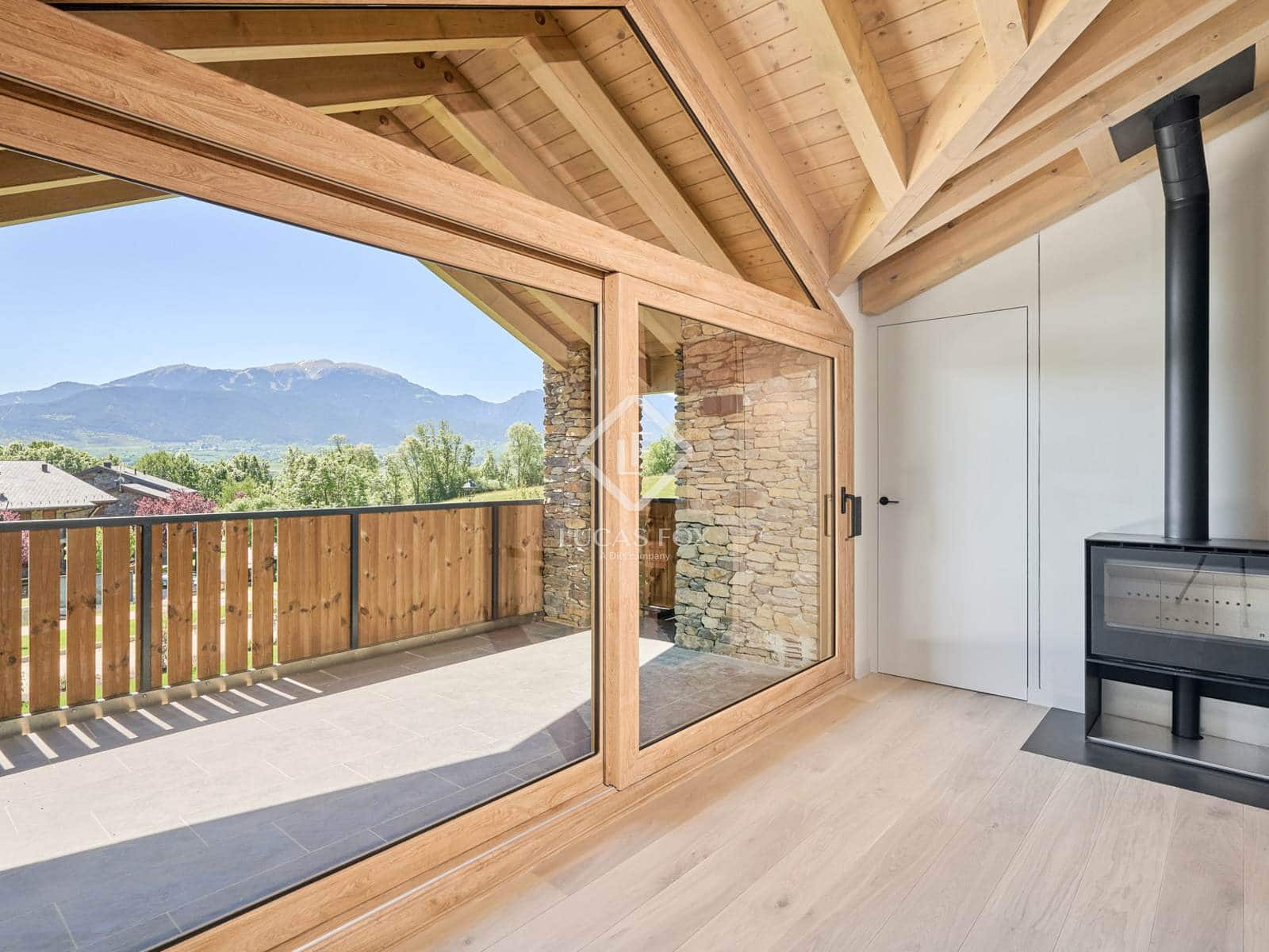 4 soveværelse Villa til salg i Isovol med garage - € 815.000 (Ref: 9172461)