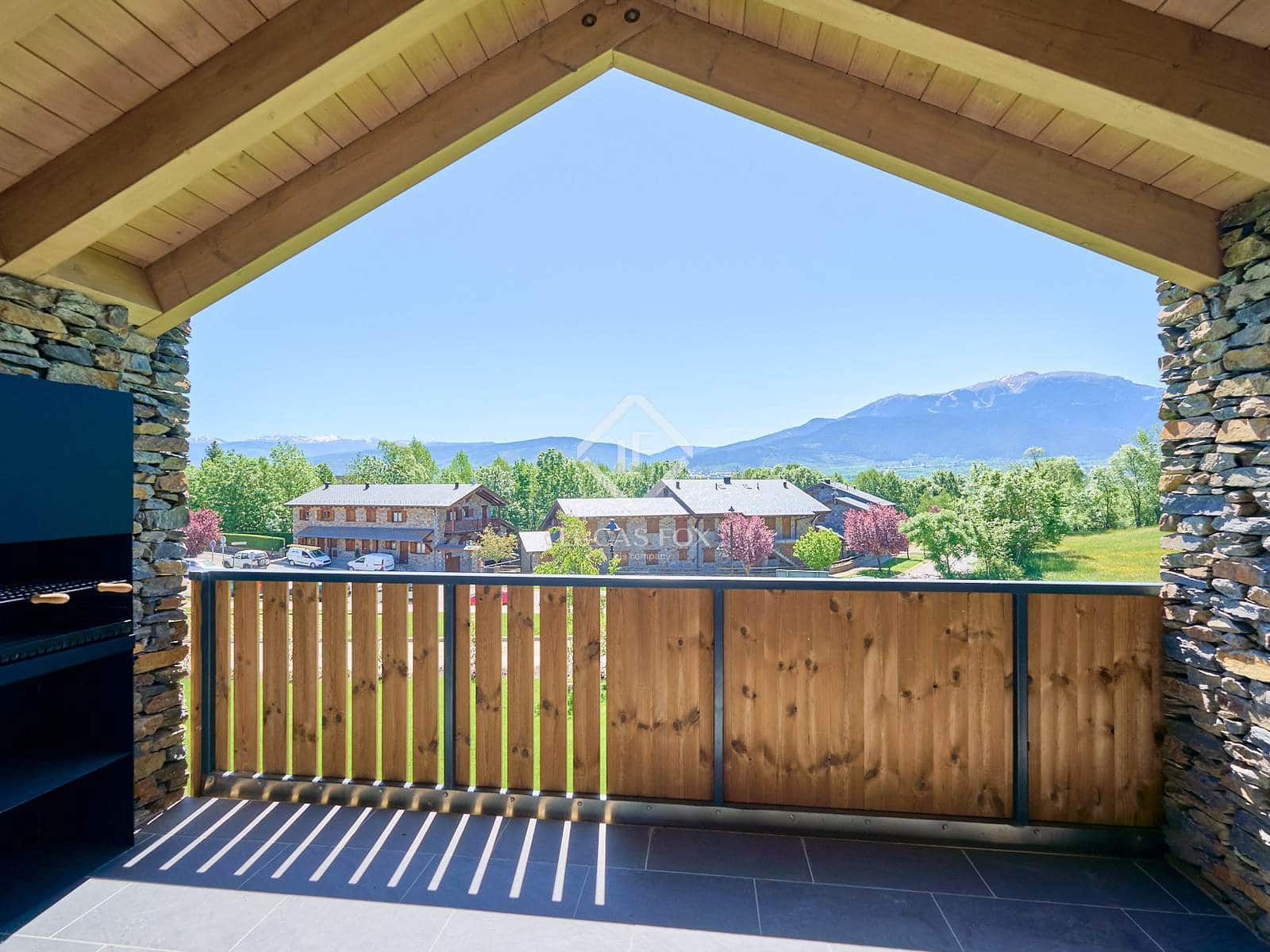 4 soveværelse Villa til salg i Isovol med garage - € 815.000 (Ref: 9172461)