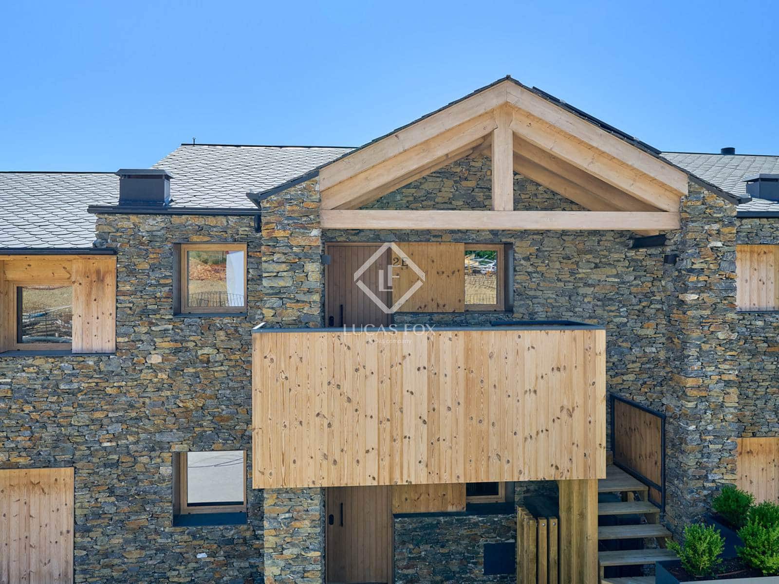 4 soveværelse Villa til salg i Isovol med garage - € 815.000 (Ref: 9172461)