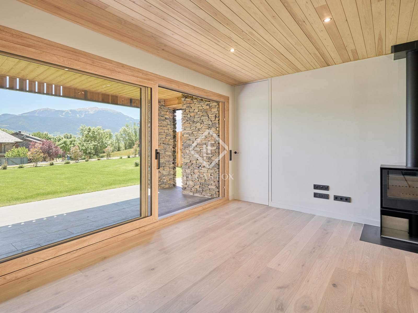 4 soveværelse Villa til salg i Isovol med garage - € 815.000 (Ref: 9172461)