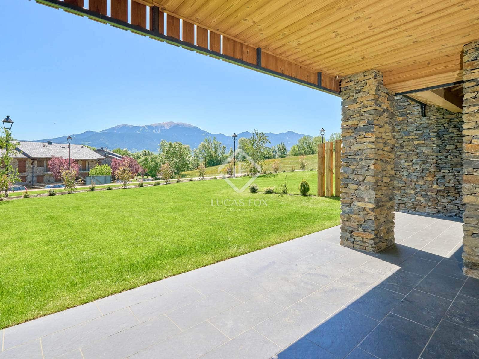 4 soveværelse Villa til salg i Isovol med garage - € 815.000 (Ref: 9172461)