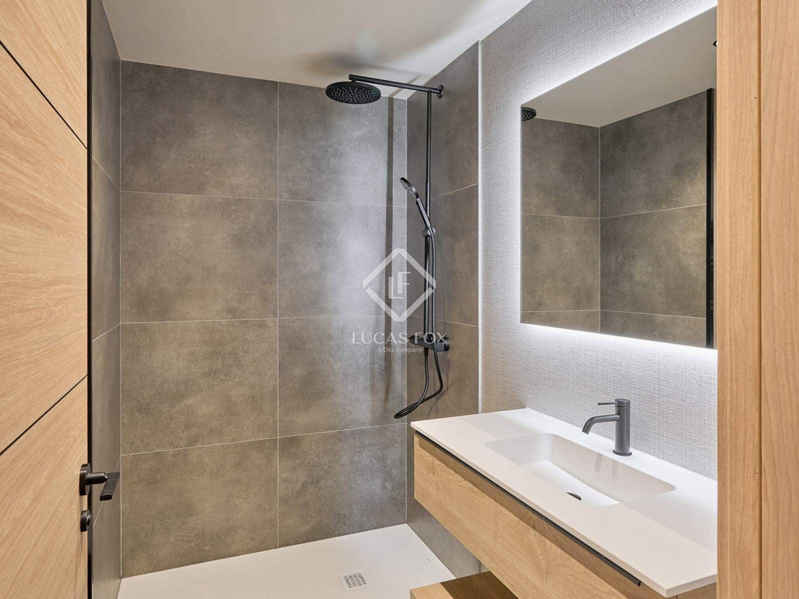 4 soveværelse Villa til salg i Isovol med garage - € 815.000 (Ref: 9172461)