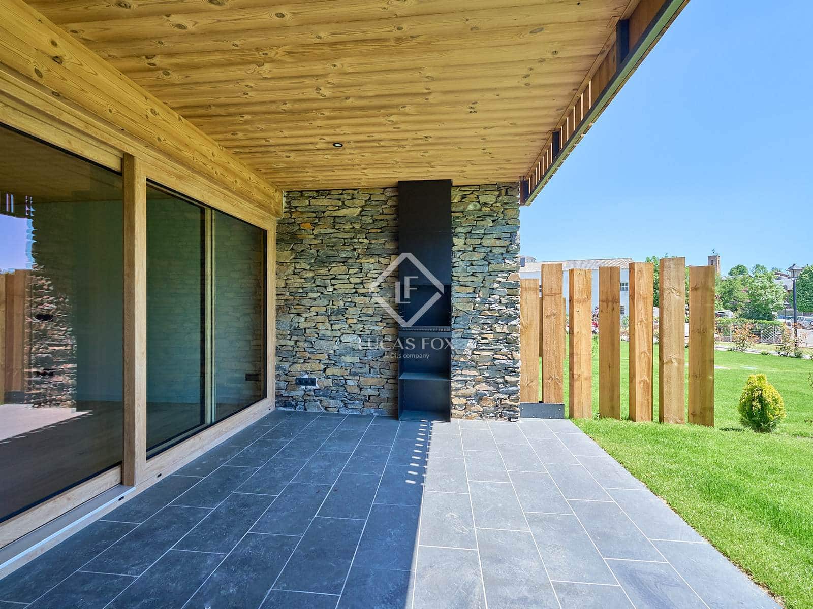 4 soveværelse Villa til salg i Isovol med garage - € 815.000 (Ref: 9172461)