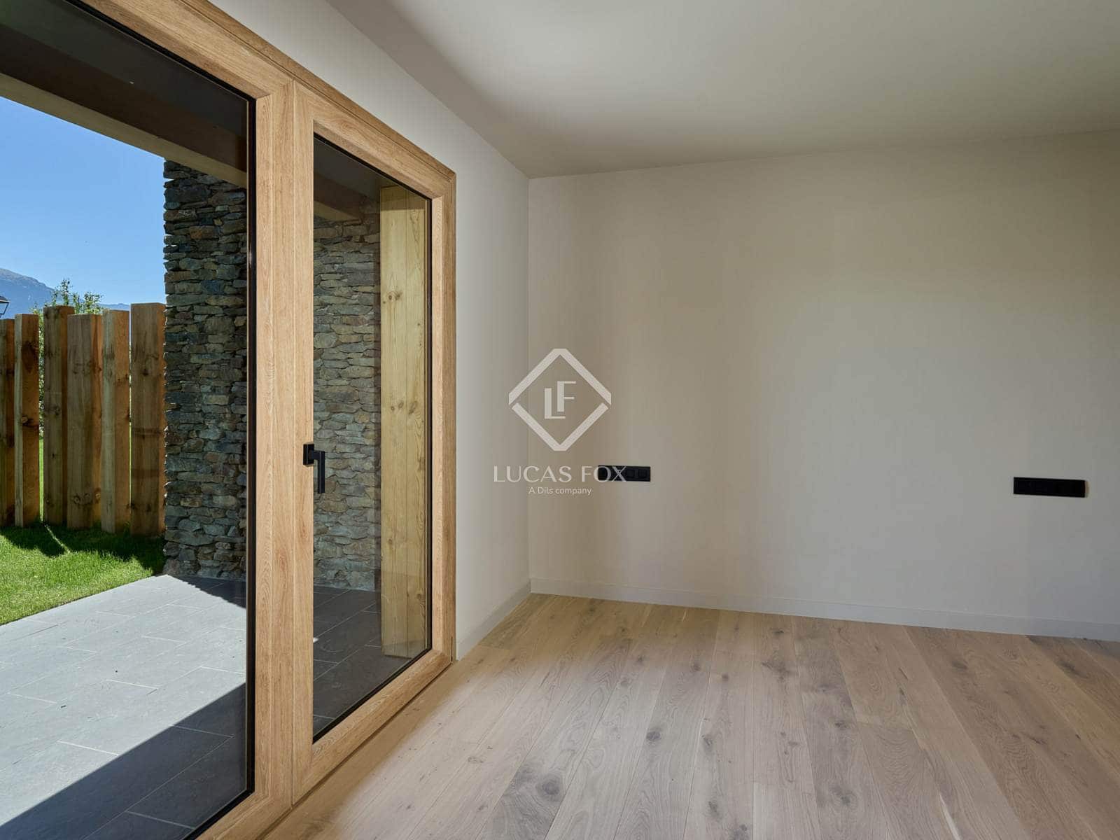 4 soveværelse Villa til salg i Isovol med garage - € 815.000 (Ref: 9172461)