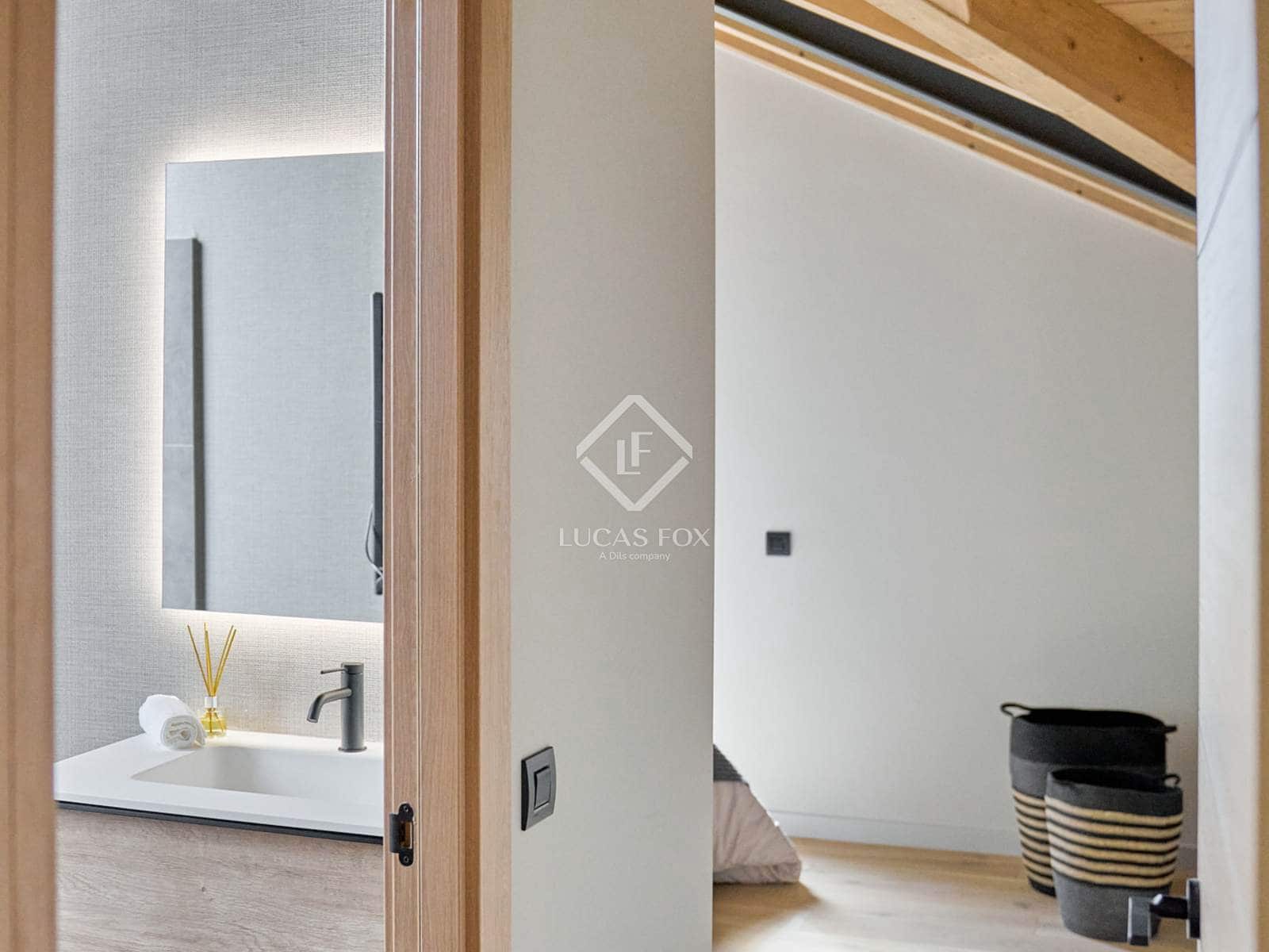 4 soveværelse Villa til salg i Isovol med garage - € 815.000 (Ref: 9172461)