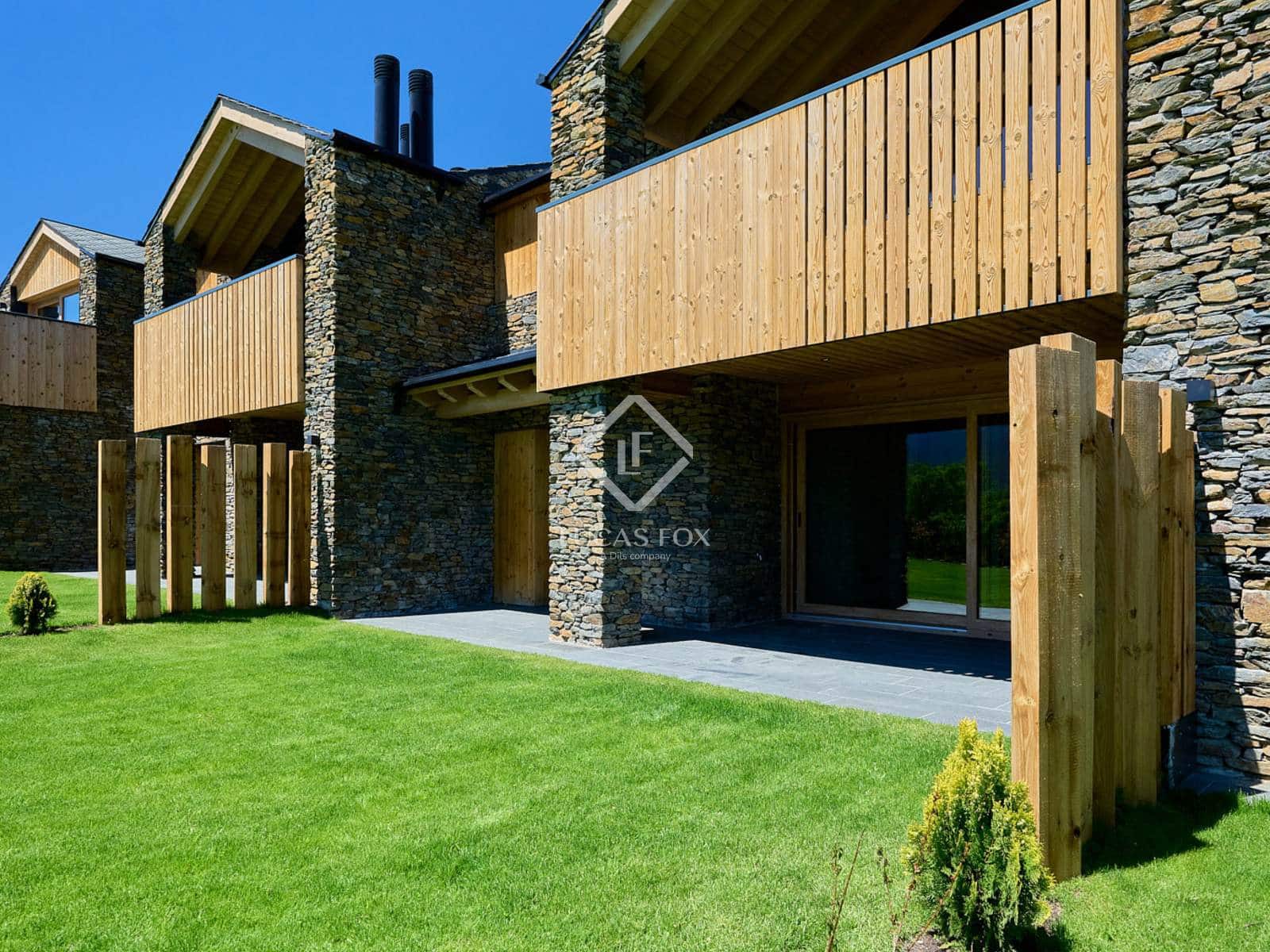 4 soveværelse Villa til salg i Isovol med garage - € 815.000 (Ref: 9172461)