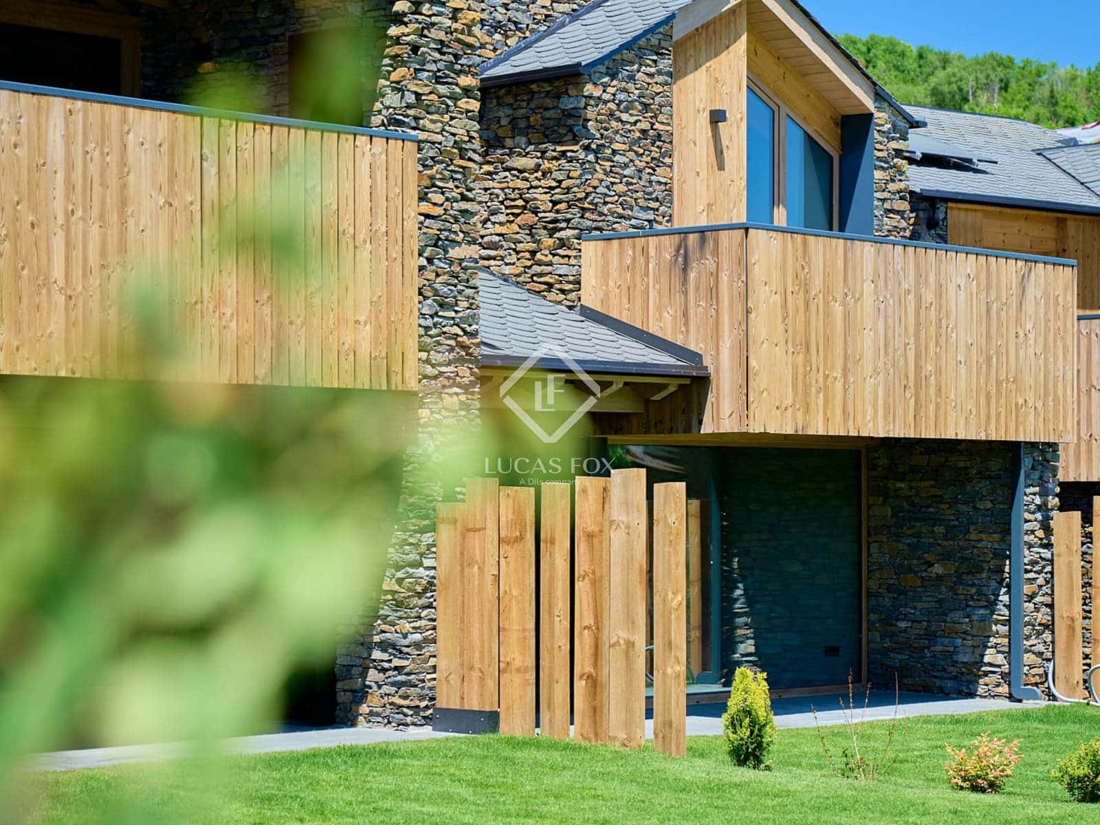 4 soveværelse Villa til salg i Isovol med garage - € 815.000 (Ref: 9172461)