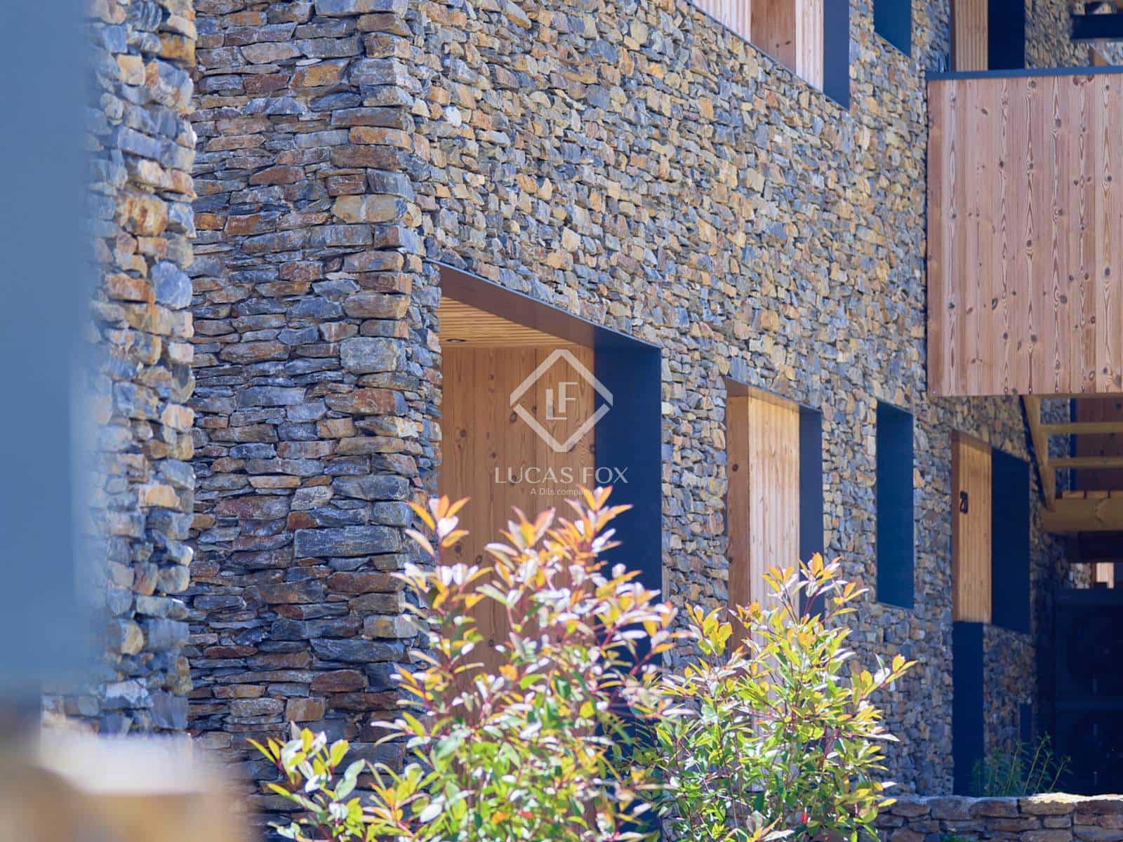 4 soveværelse Villa til salg i Isovol med garage - € 815.000 (Ref: 9172461)