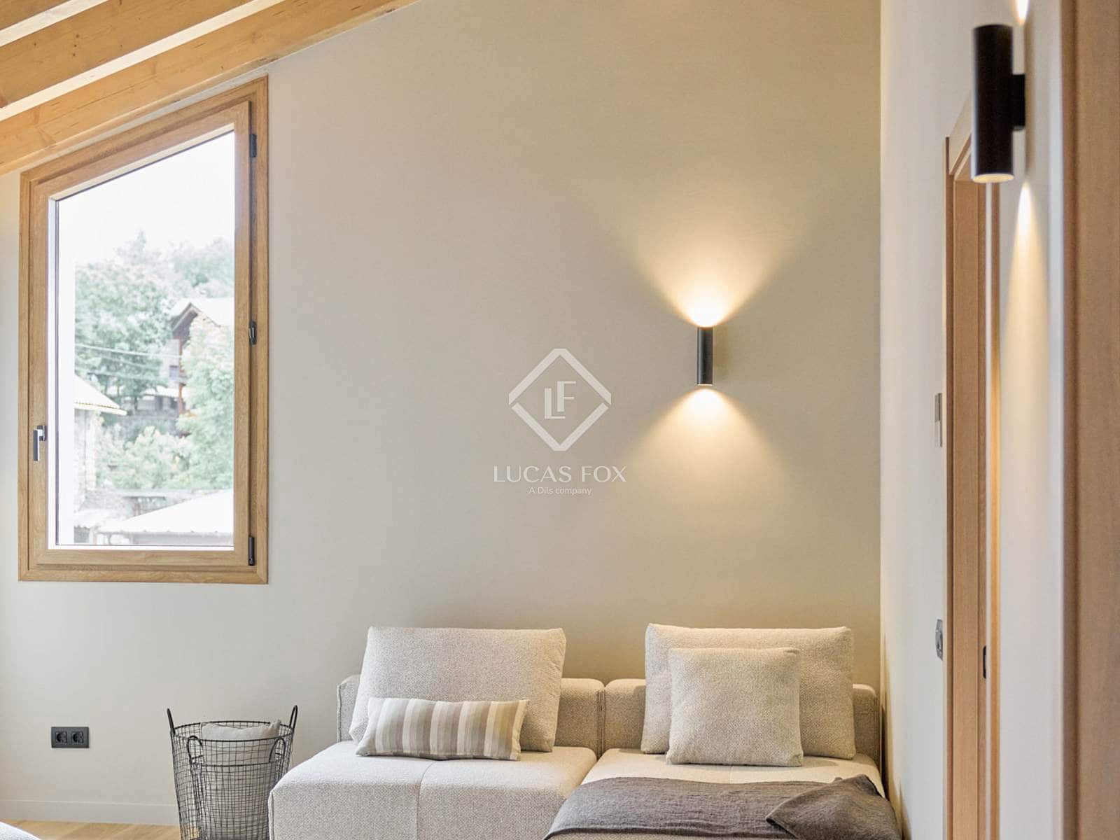 4 soveværelse Villa til salg i Isovol med garage - € 815.000 (Ref: 9172461)