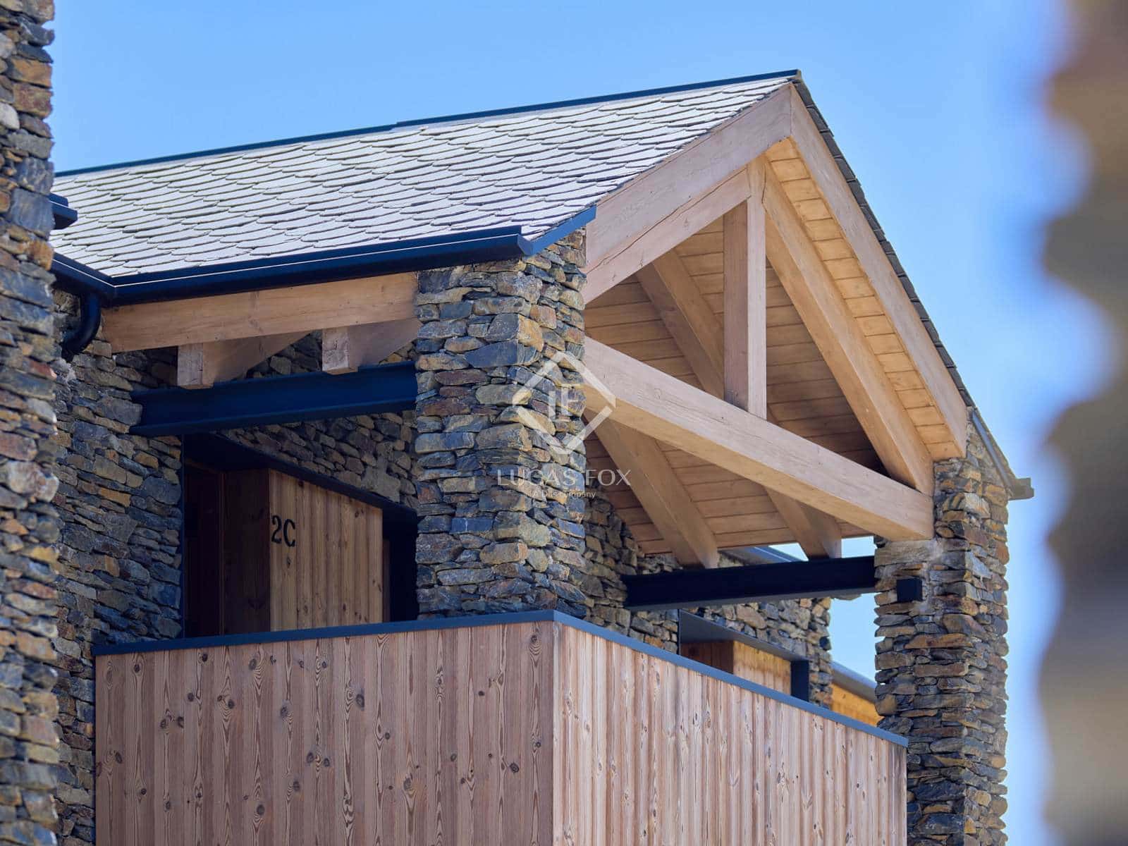 4 soveværelse Villa til salg i Isovol med garage - € 815.000 (Ref: 9172461)