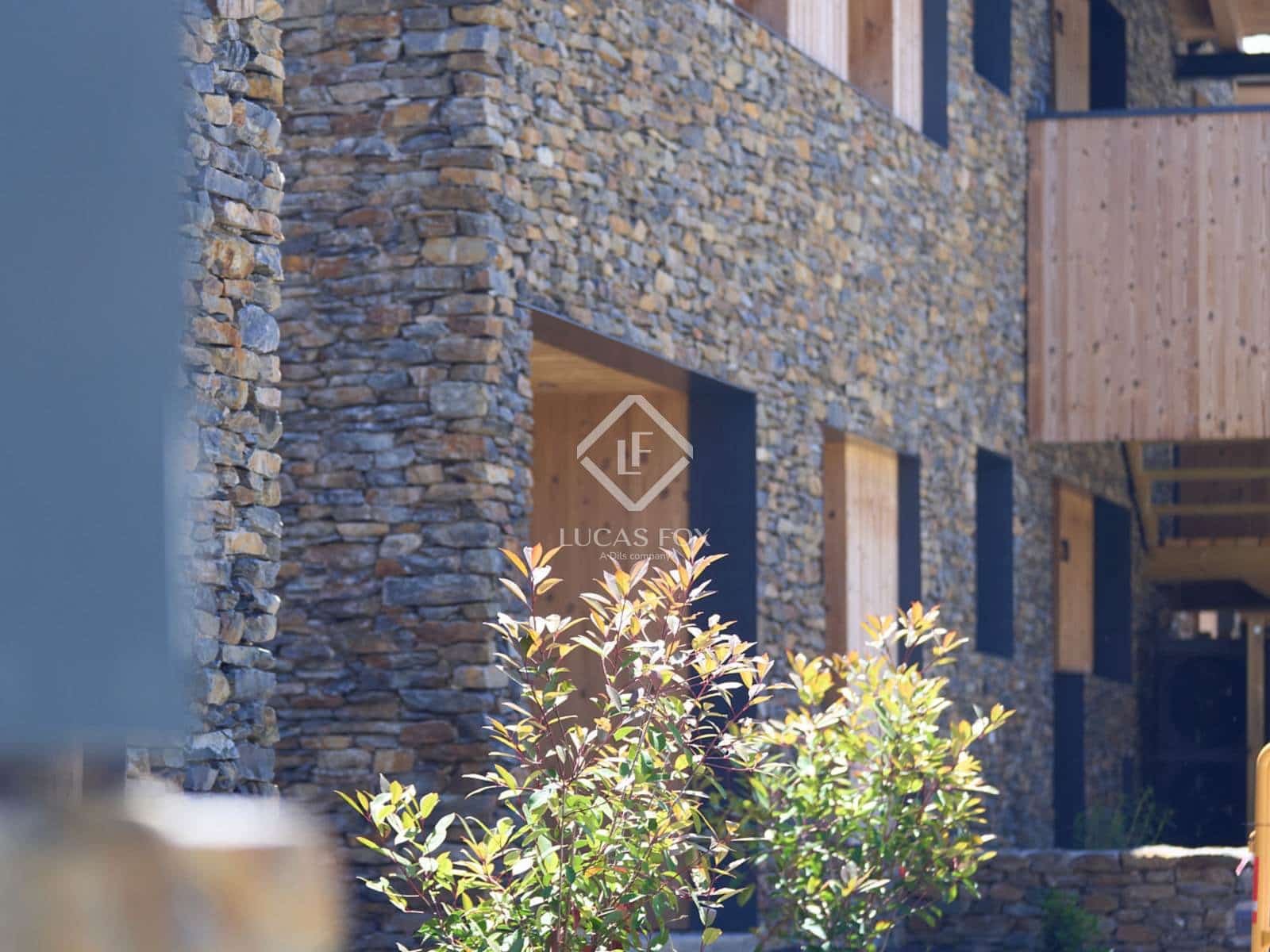 4 soveværelse Villa til salg i Isovol med garage - € 815.000 (Ref: 9172461)