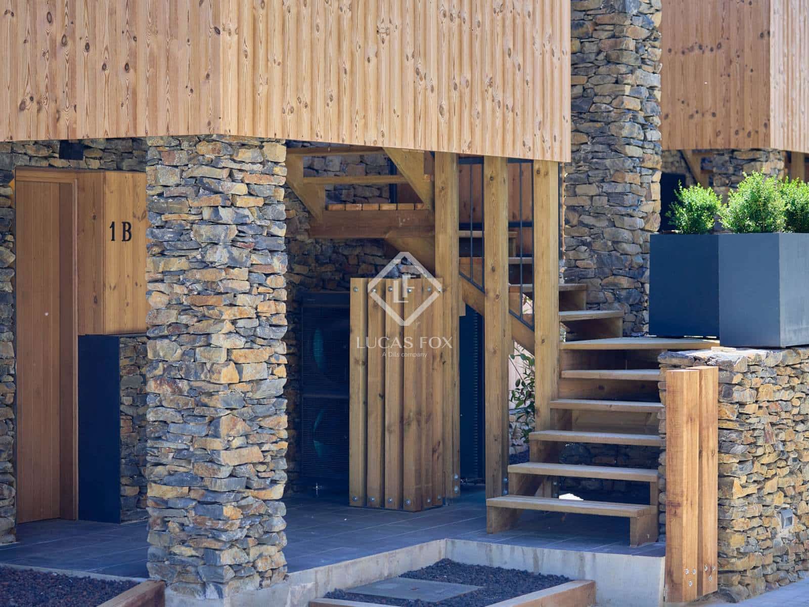 4 soveværelse Villa til salg i Isovol med garage - € 815.000 (Ref: 9172461)