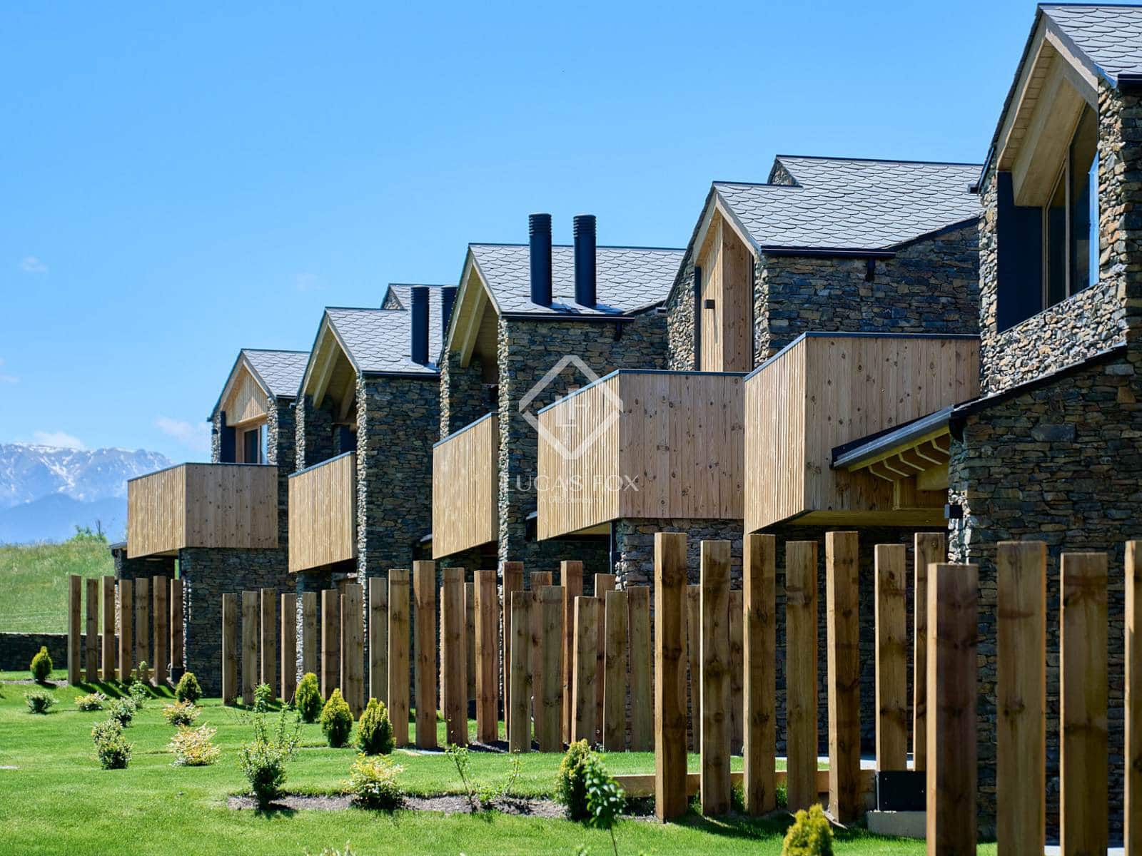 4 soveværelse Villa til salg i Isovol med garage - € 815.000 (Ref: 9172461)