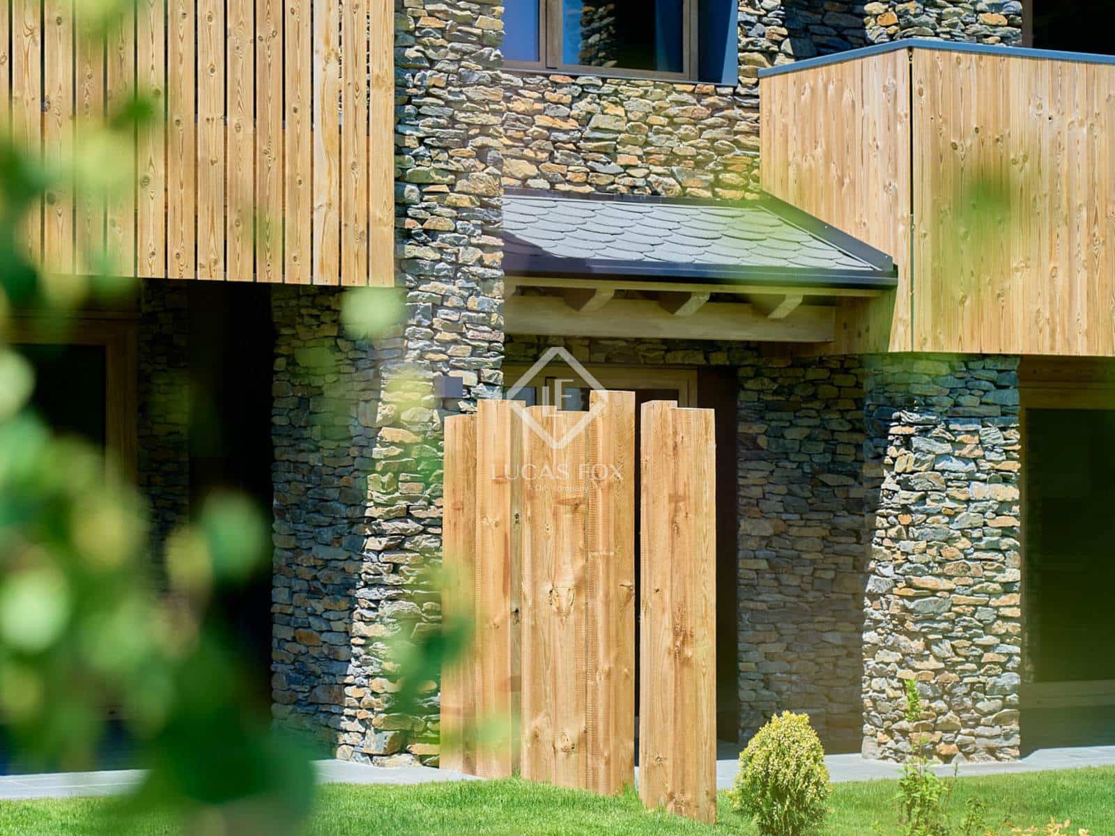 4 soveværelse Villa til salg i Isovol med garage - € 815.000 (Ref: 9172461)