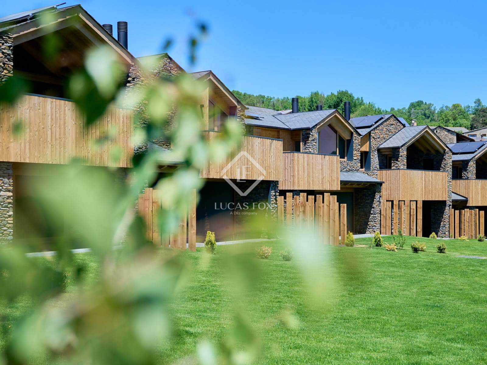 4 soveværelse Villa til salg i Isovol med garage - € 815.000 (Ref: 9172461)