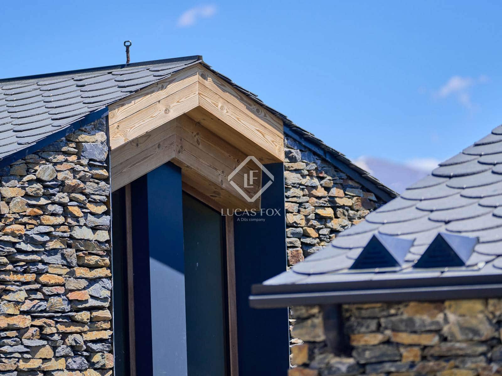 4 soveværelse Villa til salg i Isovol med garage - € 815.000 (Ref: 9172461)