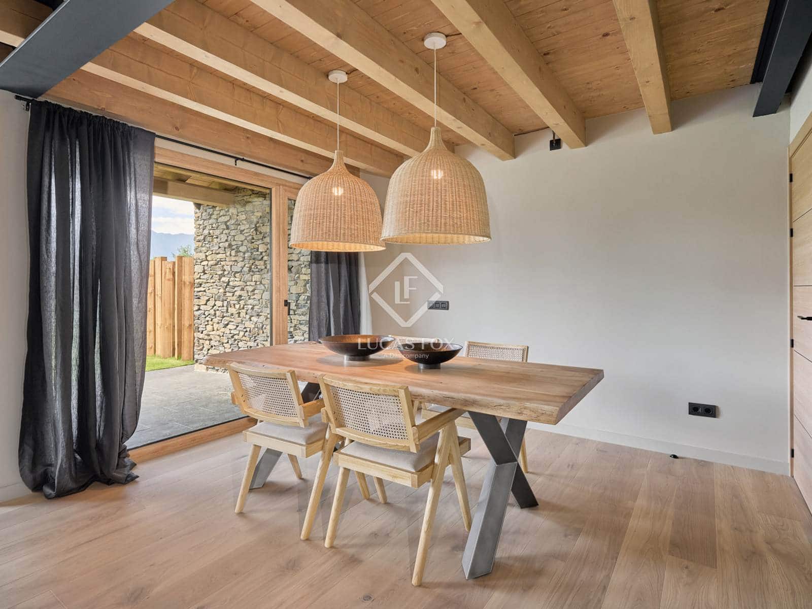 4 soveværelse Villa til salg i Isovol med garage - € 815.000 (Ref: 9172461)