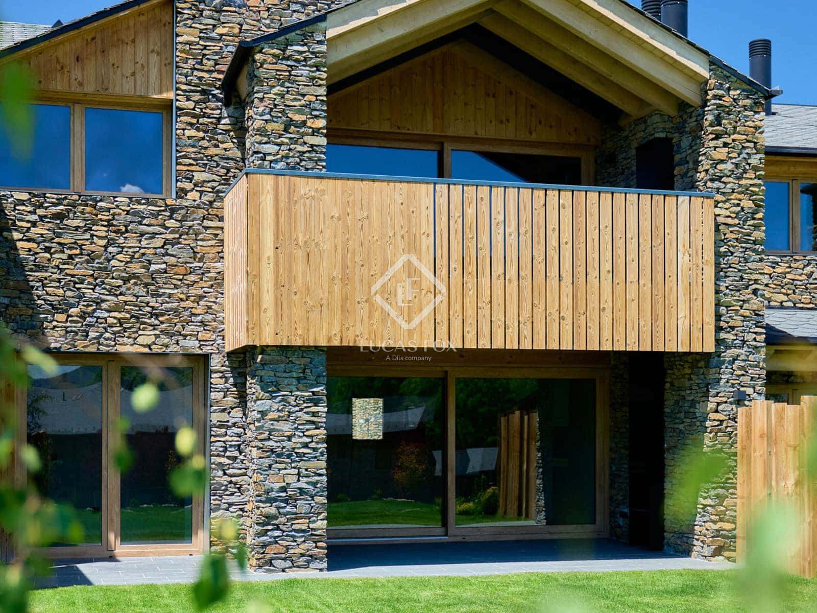 4 soveværelse Villa til salg i Isovol med garage - € 815.000 (Ref: 9172461)