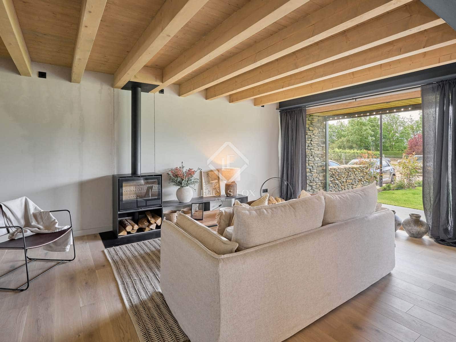 4 soveværelse Villa til salg i Isovol med garage - € 815.000 (Ref: 9172461)