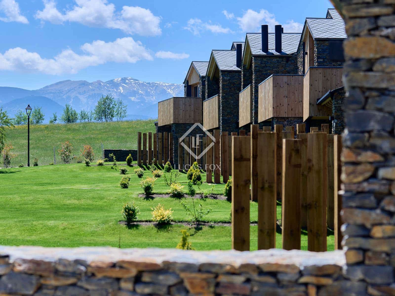 4 soveværelse Villa til salg i Isovol med garage - € 815.000 (Ref: 9172461)