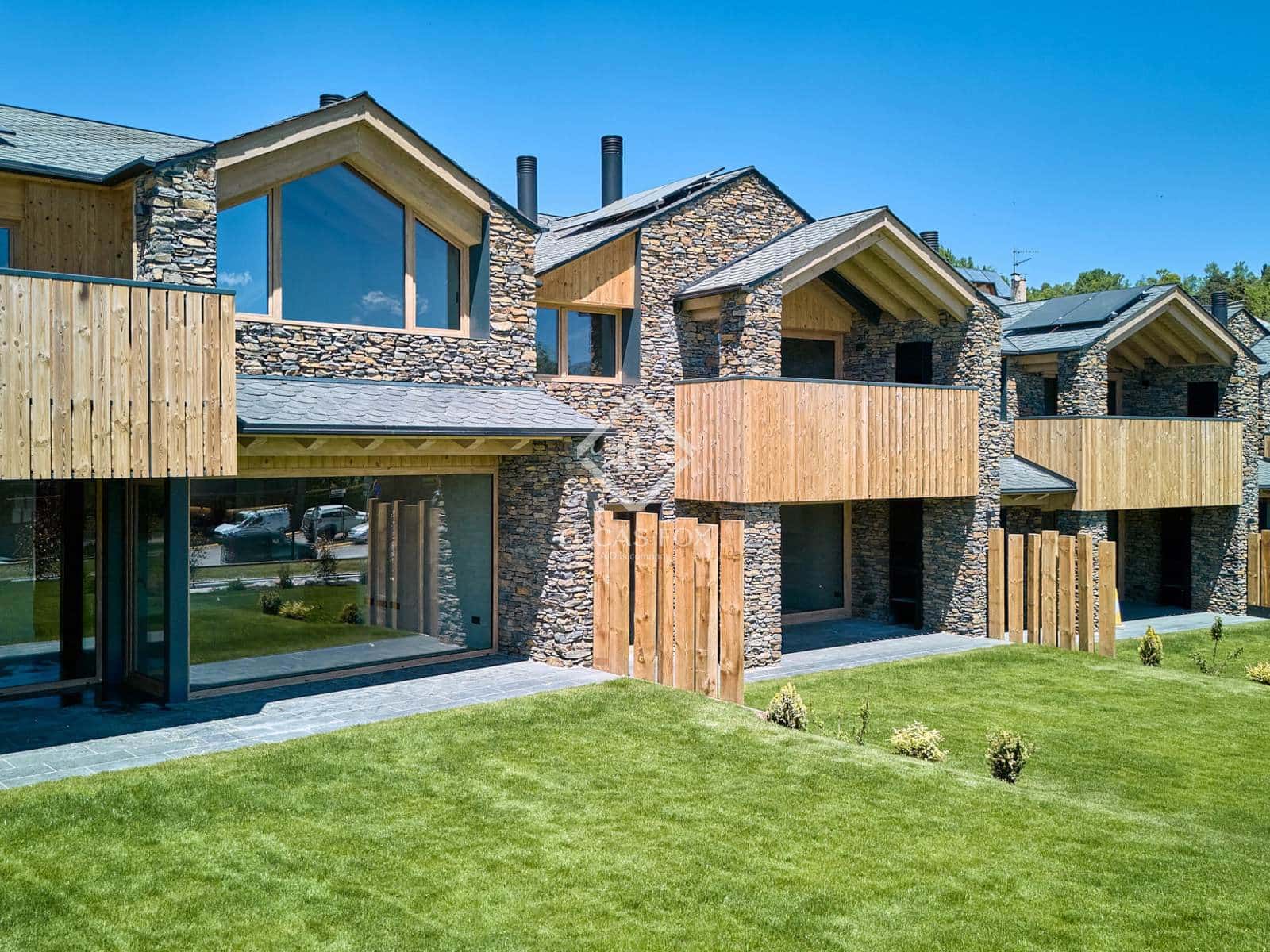 4 soveværelse Villa til salg i Isovol med garage - € 815.000 (Ref: 9172461)