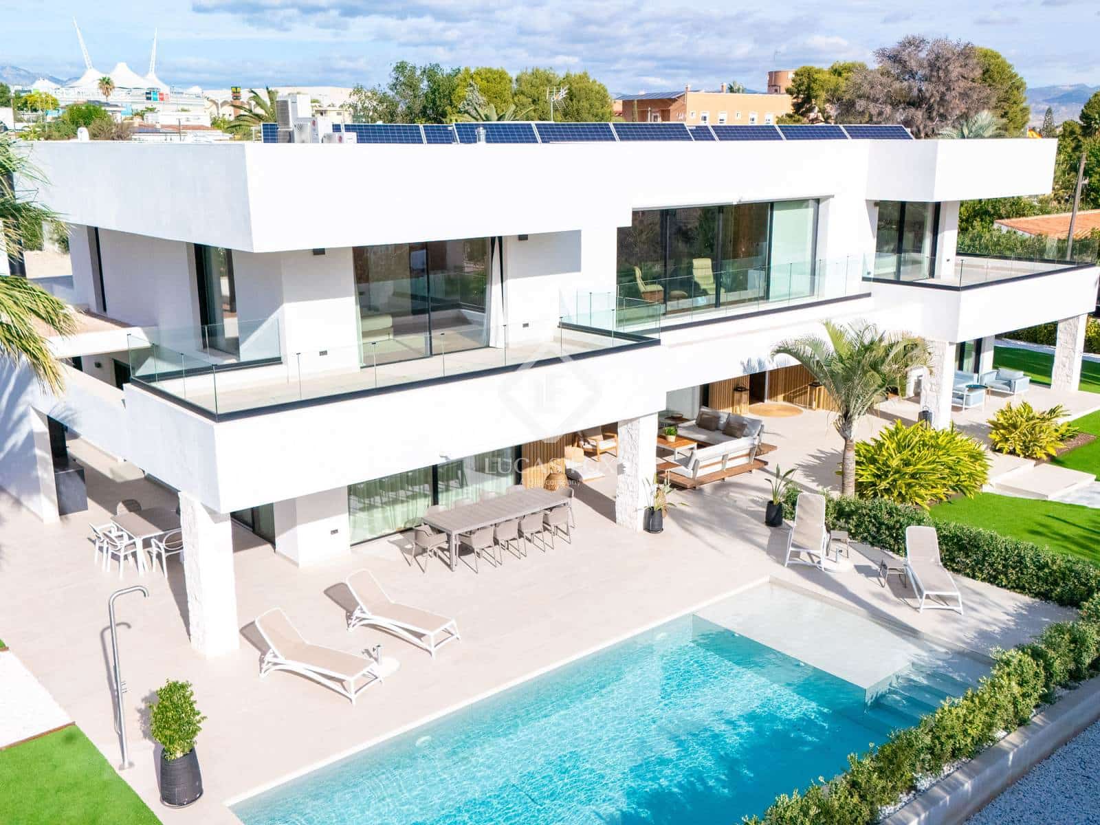 4 slaapkamer Villa te koop in Alicante stad met zwembad garage - € 2.650.000 (Ref: 9172584)