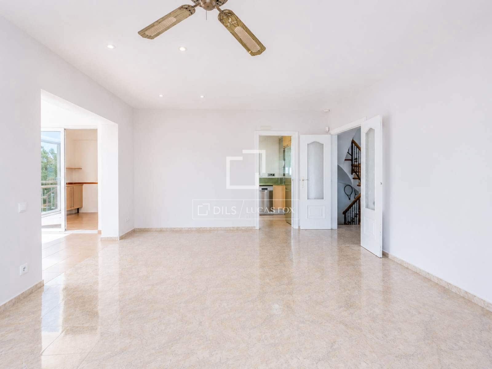 5 bedroom Villa for sale in Sitges with pool garage - € 1,295,000 (Ref: 9175452)