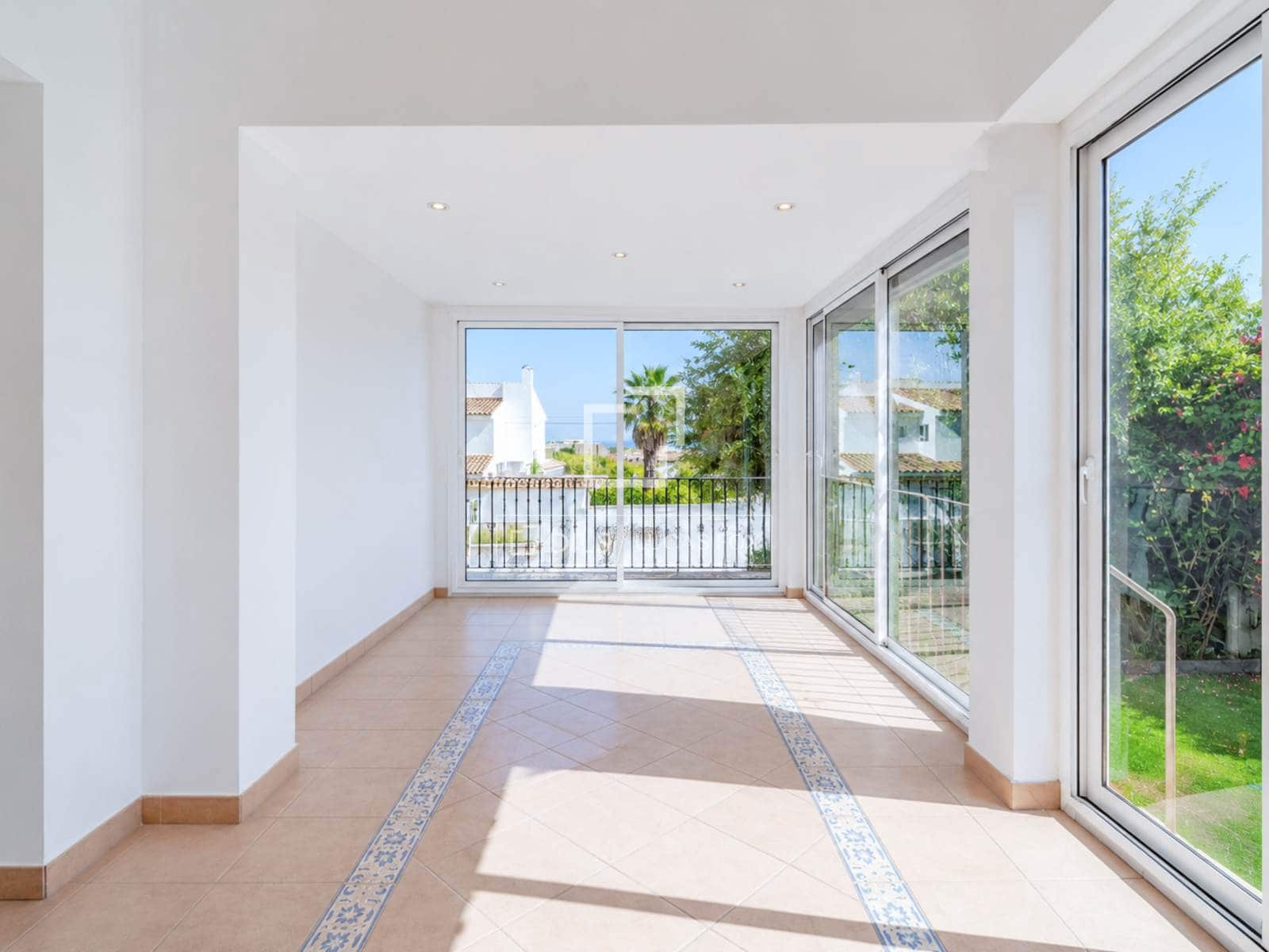 5 bedroom Villa for sale in Sitges with pool garage - € 1,295,000 (Ref: 9175452)