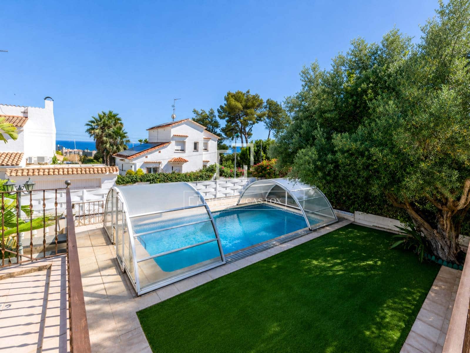 5 bedroom Villa for sale in Sitges with pool garage - € 1,295,000 (Ref: 9175452)