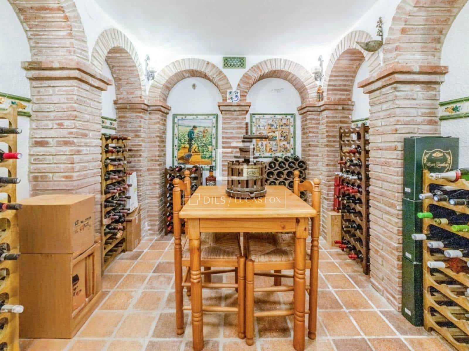 5 bedroom Villa for sale in Sitges with pool garage - € 1,295,000 (Ref: 9175452)