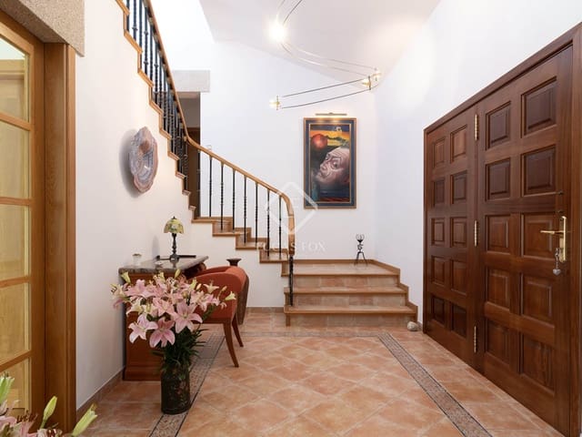3 bedroom Villa for sale in Cangas with garage - € 830,000 (Ref: 9180485)