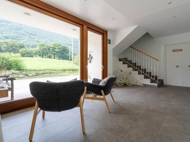 7 slaapkamer Villa te koop in Hondarribia met garage - € 1.750.000 (Ref: 9185065)