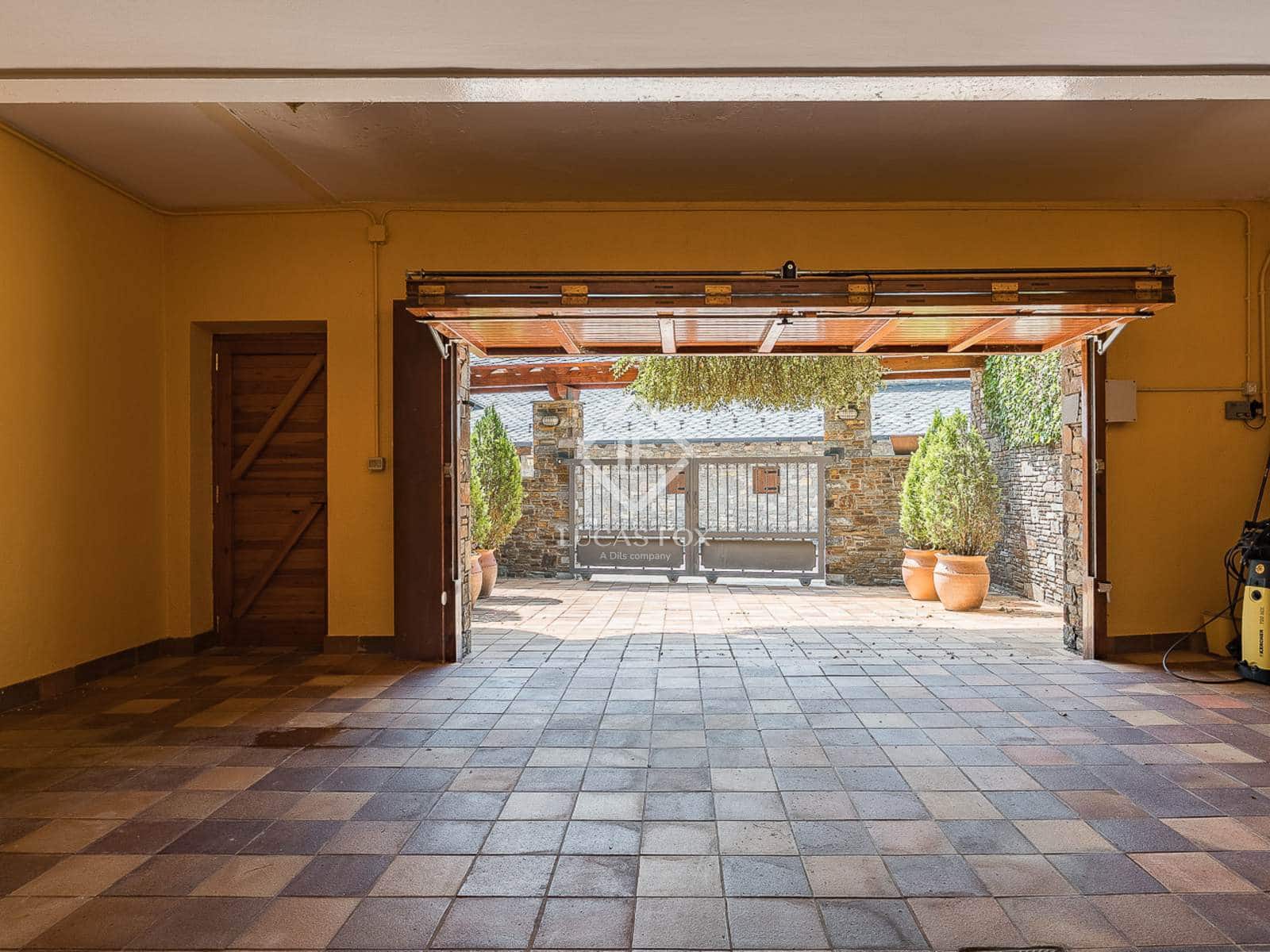 4 bedroom Villa for sale in Prullans with garage - € 1,100,000 (Ref: 9185726)