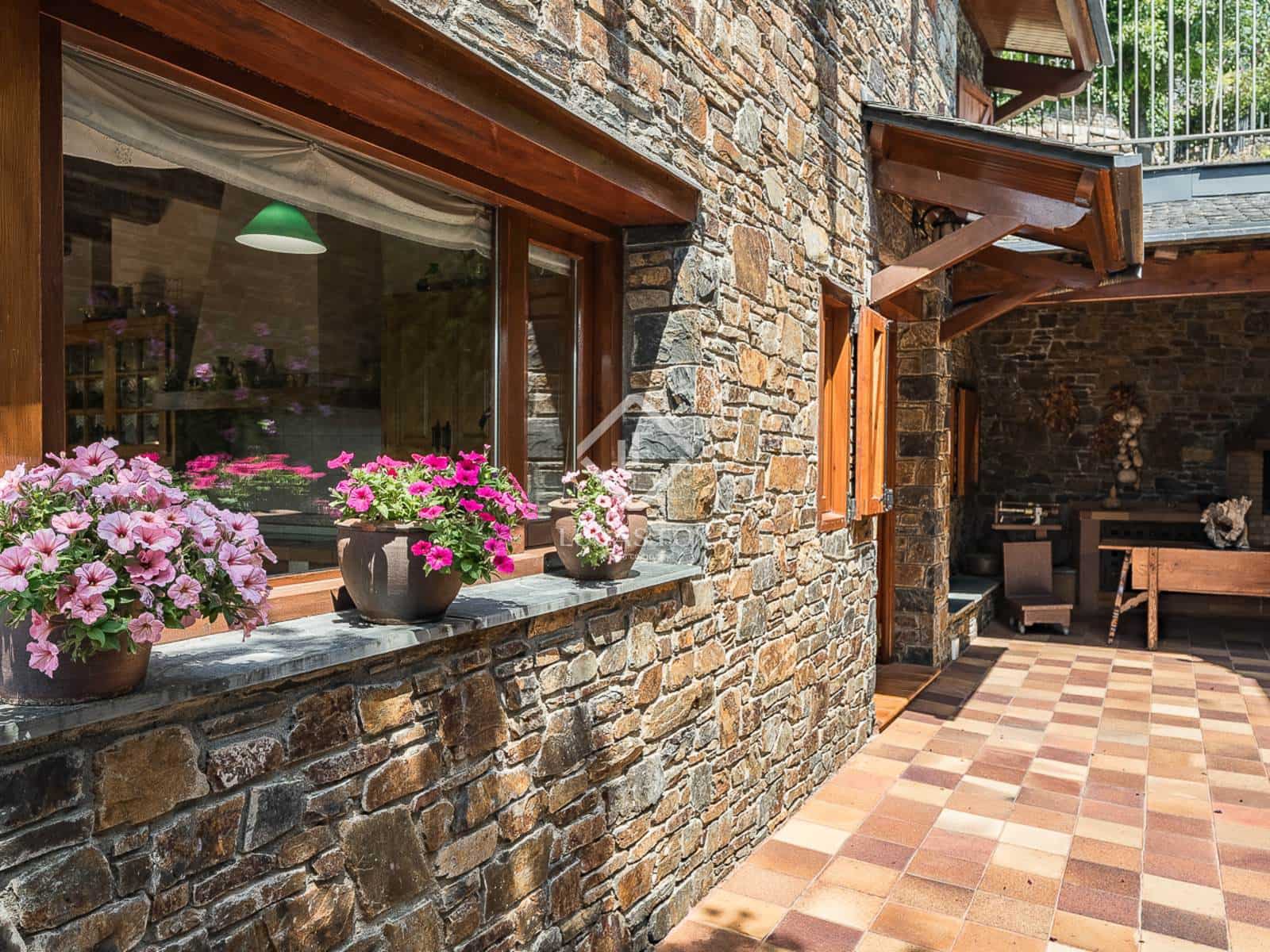 4 bedroom Villa for sale in Prullans with garage - € 1,100,000 (Ref: 9185726)