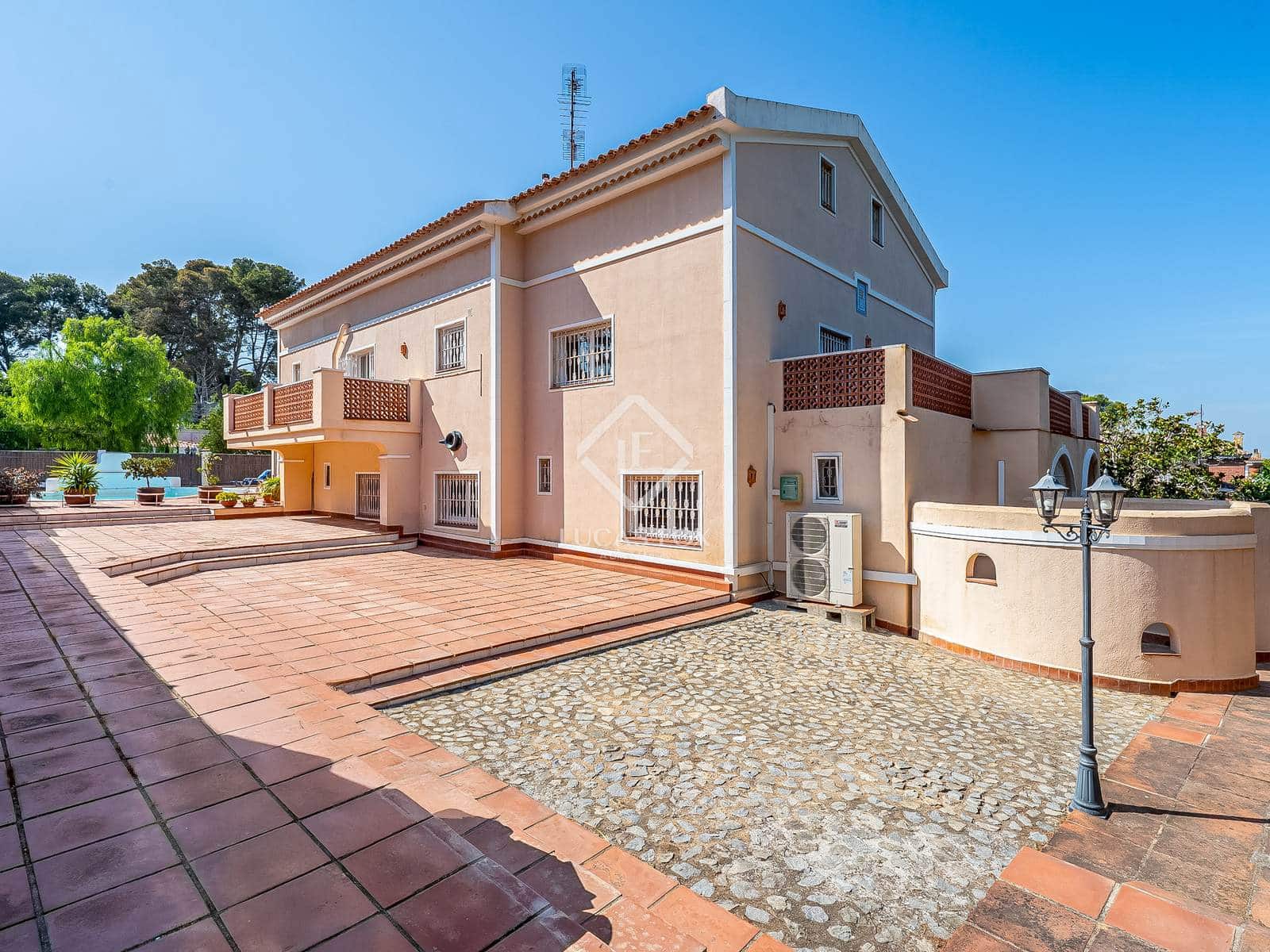 6 soverom Villa til salgs i Salou med svømmebasseng garasje - € 1 400 000 (Ref: 9186119)