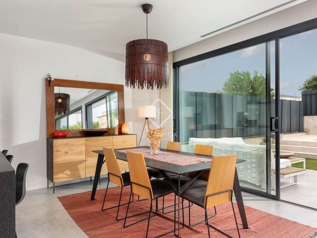 4 makuuhuone Huvila myytävänä paikassa Fornells de la Selva mukana uima-altaan 
autotalli - 880 000 € (Ref: 9187227)