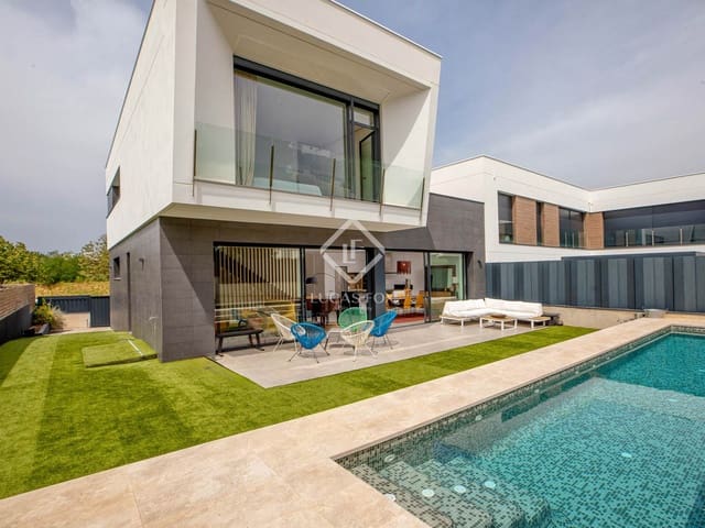 4 makuuhuone Huvila myytävänä paikassa Fornells de la Selva mukana uima-altaan 
autotalli - 880 000 € (Ref: 9187227)