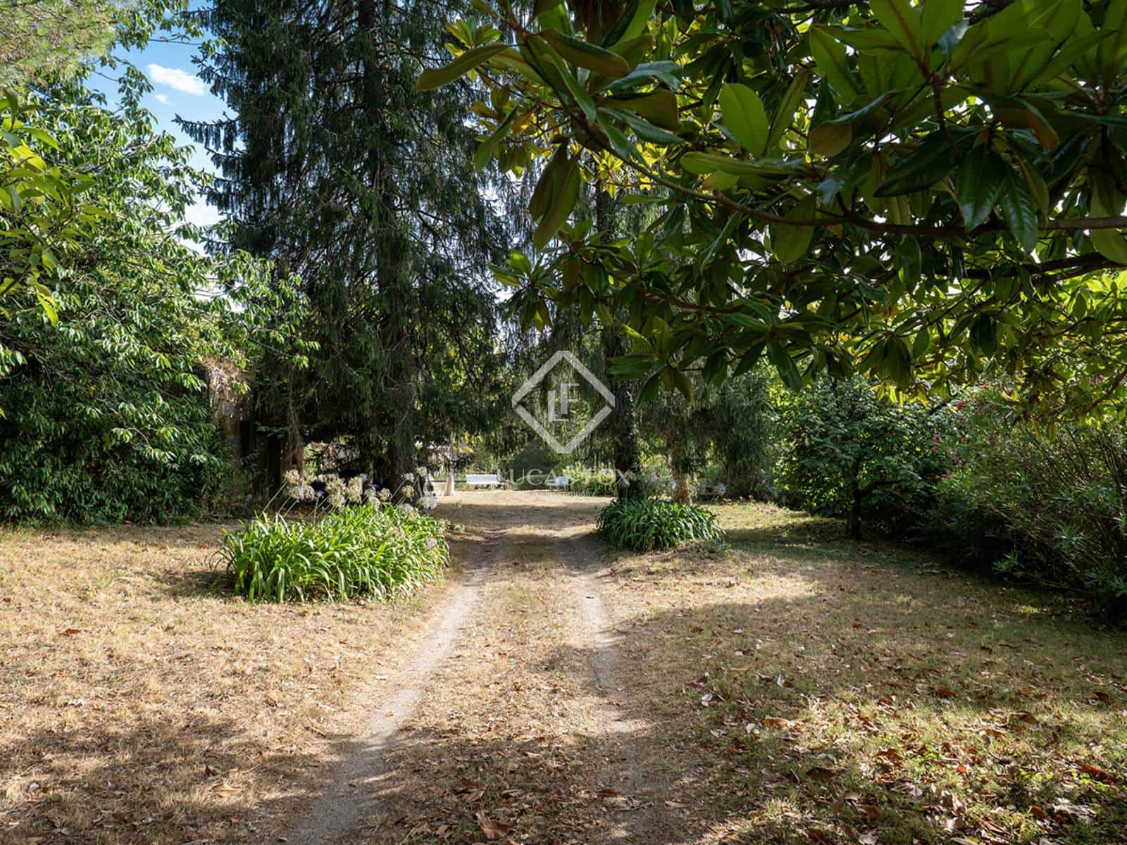 8 soveværelse Finca/Landehus til salg i Redondela - € 800.000 (Ref: 9190591)