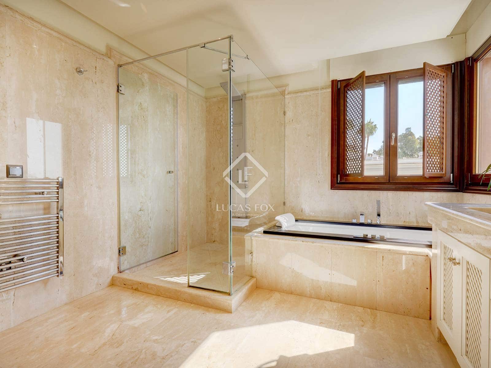 2 chambre Appartement à vendre à Estepona avec piscine garage - 2 100 000 € (Ref: 9191588)