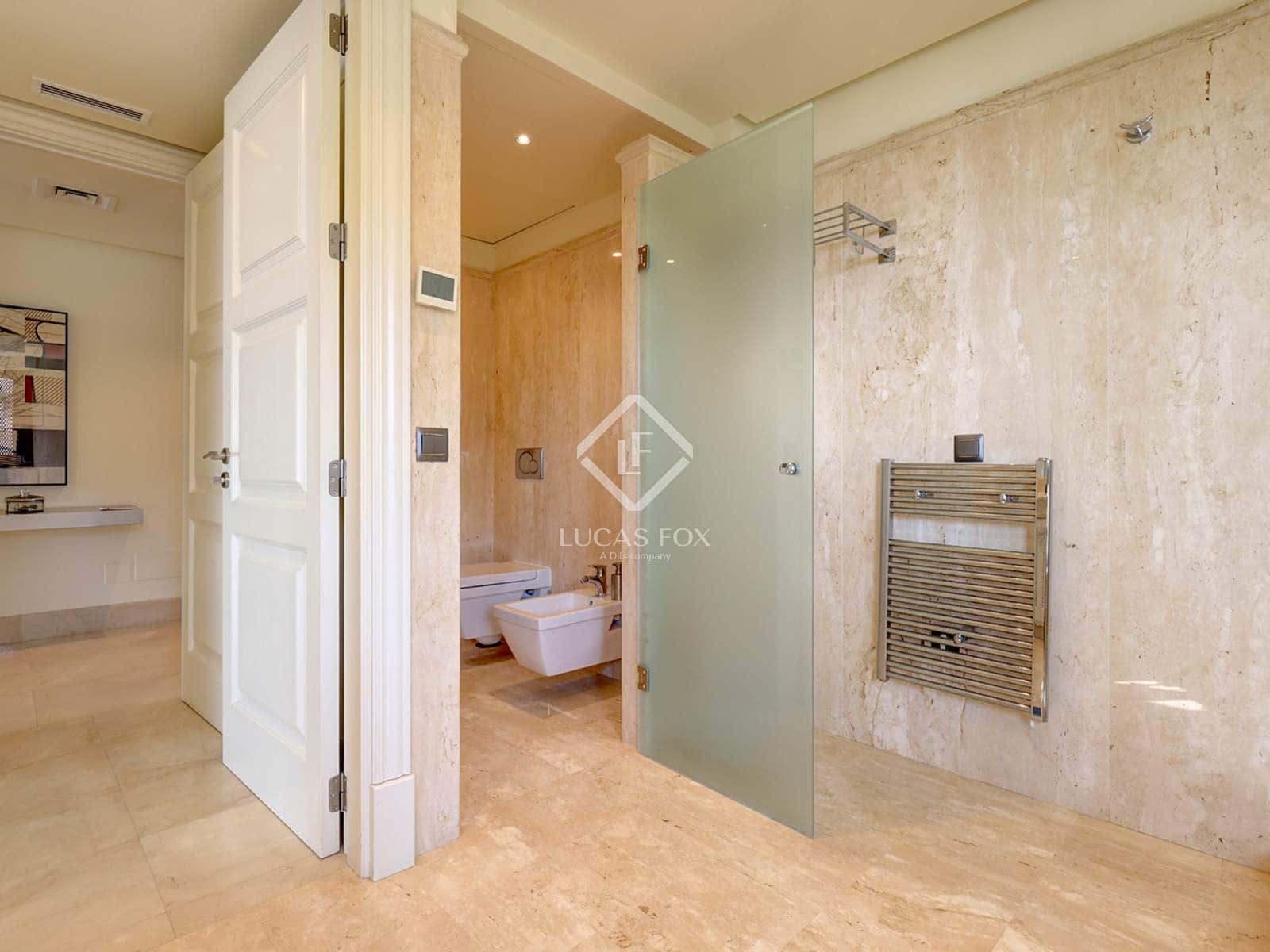 2 chambre Appartement à vendre à Estepona avec piscine garage - 2 100 000 € (Ref: 9191588)