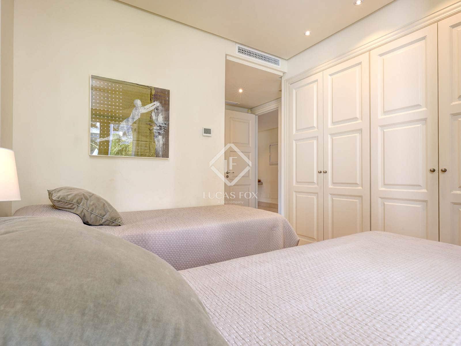 2 chambre Appartement à vendre à Estepona avec piscine garage - 2 100 000 € (Ref: 9191588)