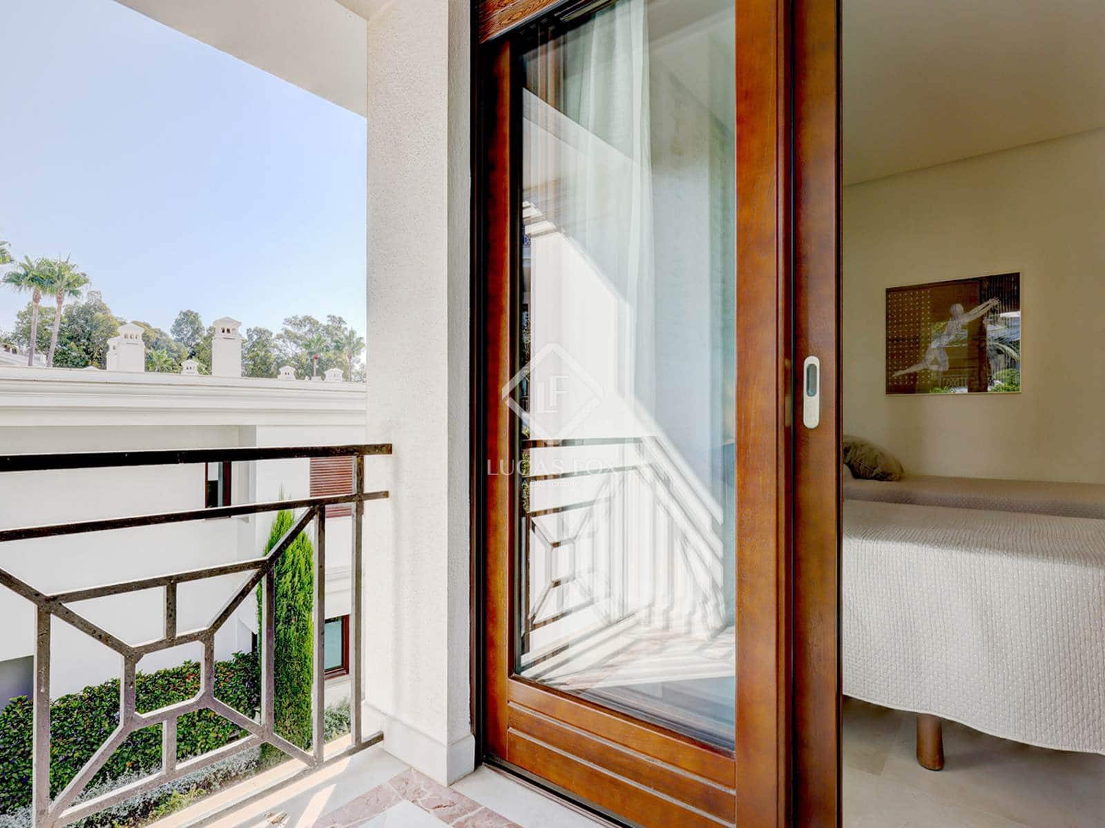 2 chambre Appartement à vendre à Estepona avec piscine garage - 2 100 000 € (Ref: 9191588)