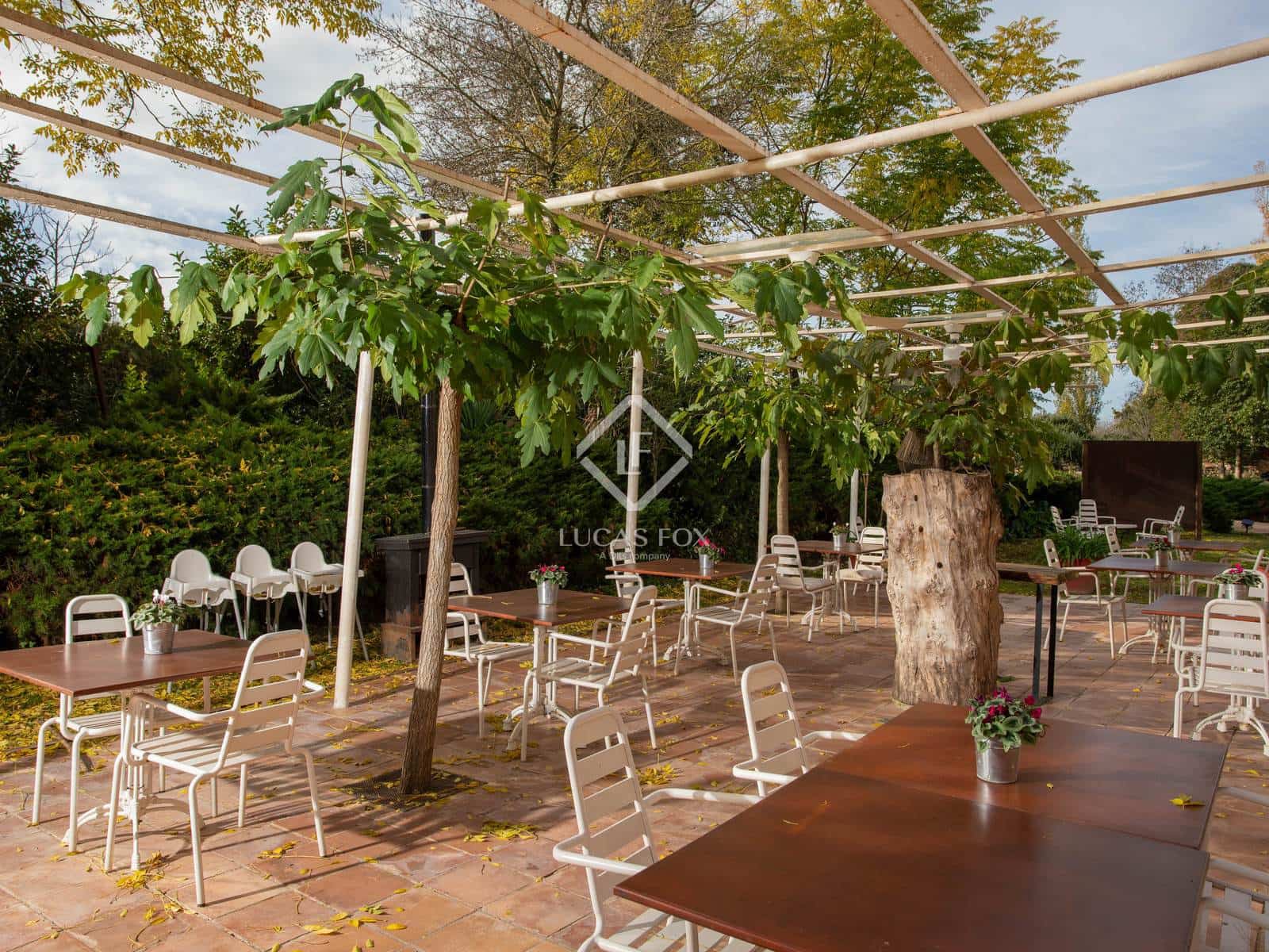 11 soveværelse Erhverv til salg i Cabanelles med swimmingpool garage - € 1.590.000 (Ref: 9193278)