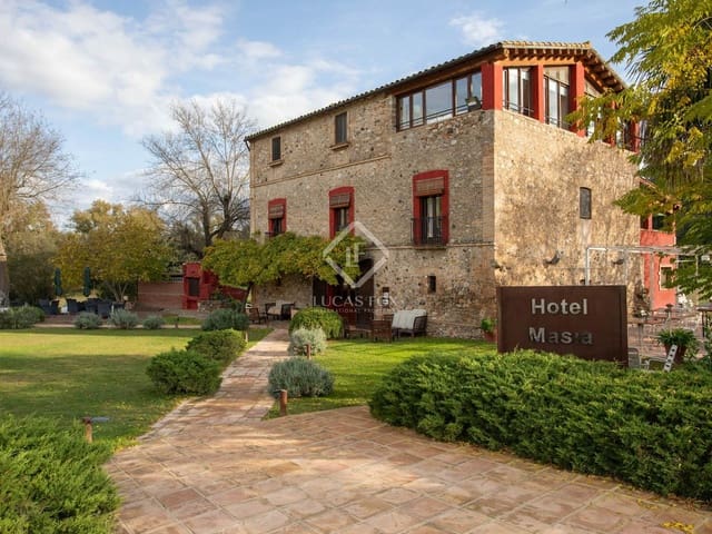 11 bedroom Commercial for sale in Cabanelles with pool garage - € 1,590,000 (Ref: 9193278)