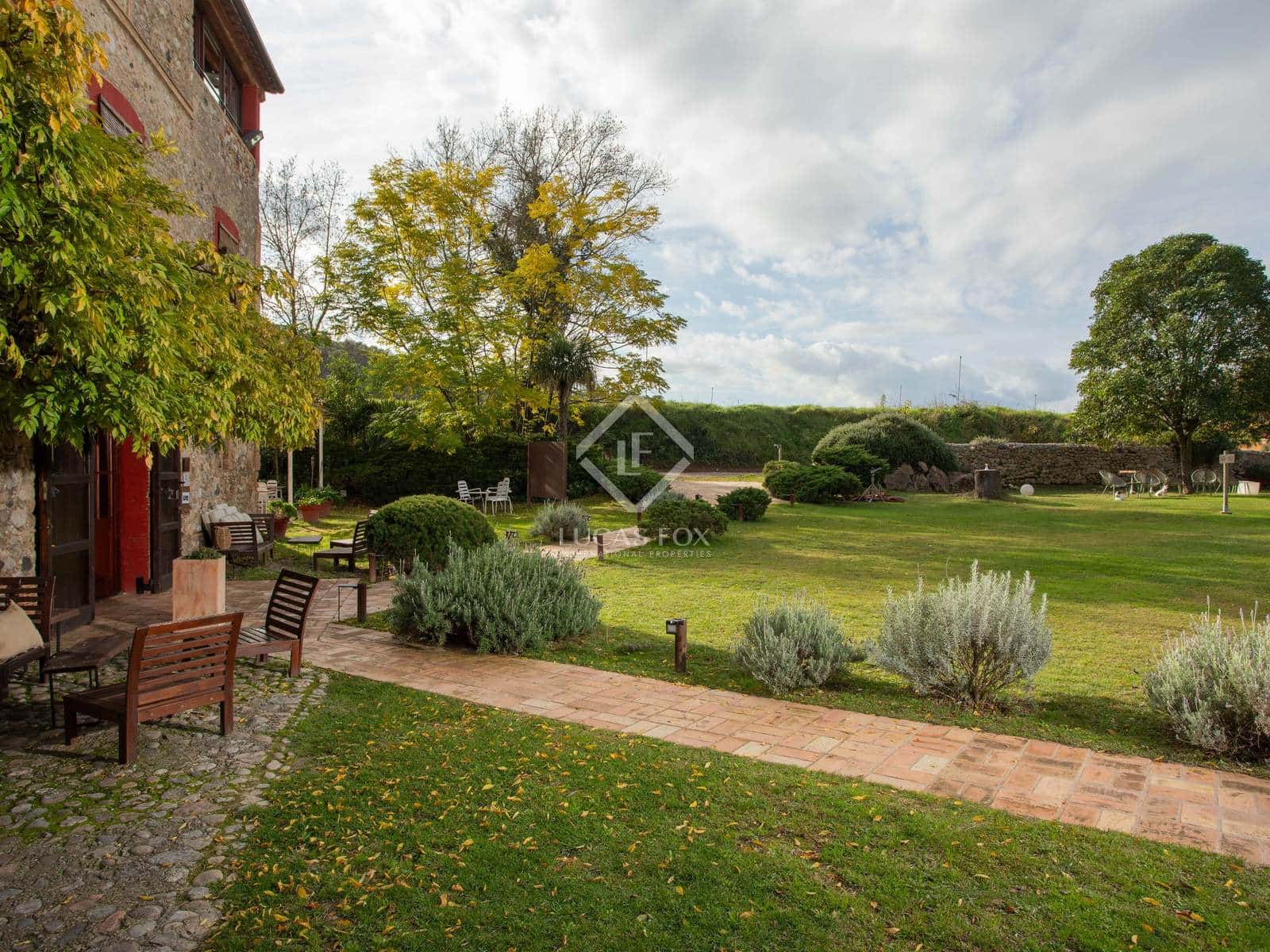 11 soveværelse Erhverv til salg i Cabanelles med swimmingpool garage - € 1.590.000 (Ref: 9193278)